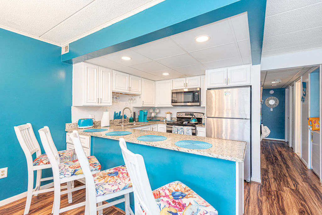 Full kitchen